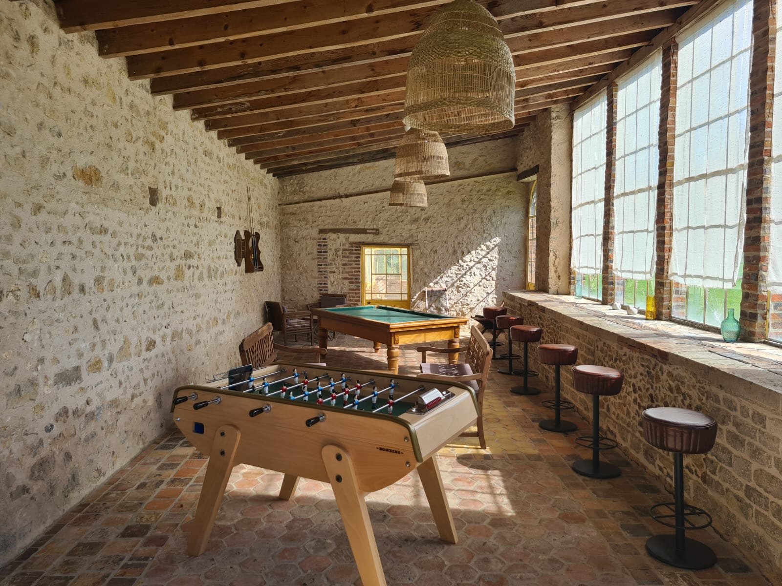 Orangerie avec billard, baby-foot et bar de 8 mètres